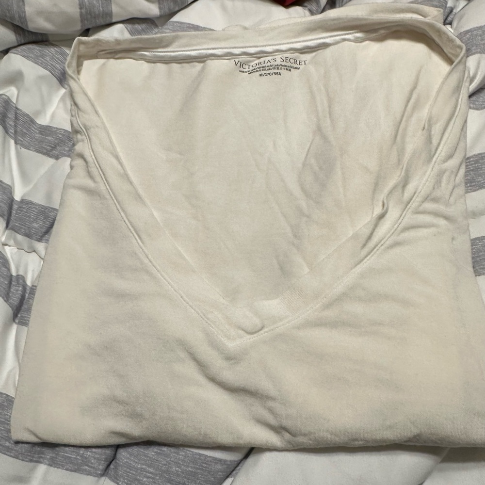 Victoria Secret V-Neck T - Picture 7 of 8